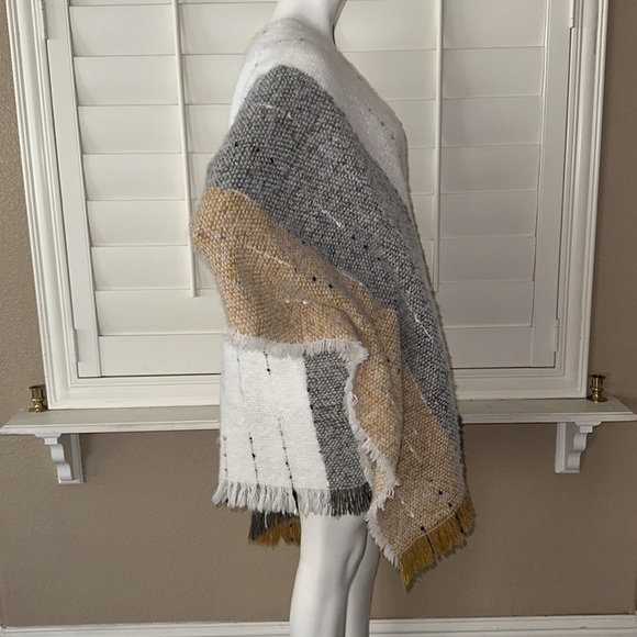 Marcus Adler Ruana Marigold O/S - Picture 3 of 13